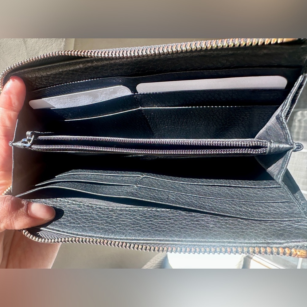 GUCCI Pebbled Leather Zip Around Wallet Black 332747 - Picture 4 of 11